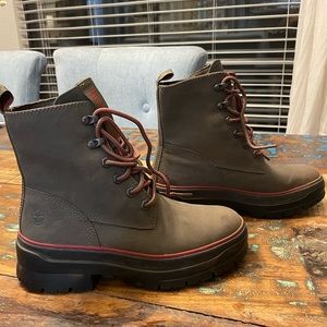 Timberland women’s boot, size 6.5, color olive, light and stylish